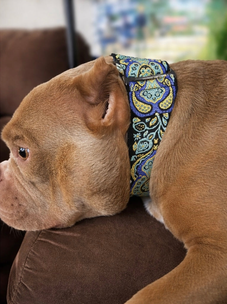 Collar Martingala Mosaico Océano Luna Carmesí